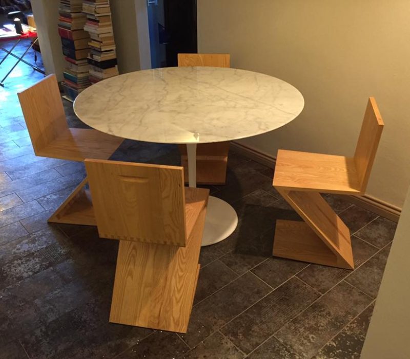 tavolo tulip piano marmo carrara e sedie zig zag